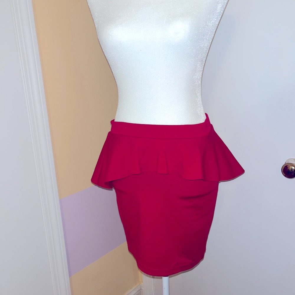 Red stretchy skirt XS